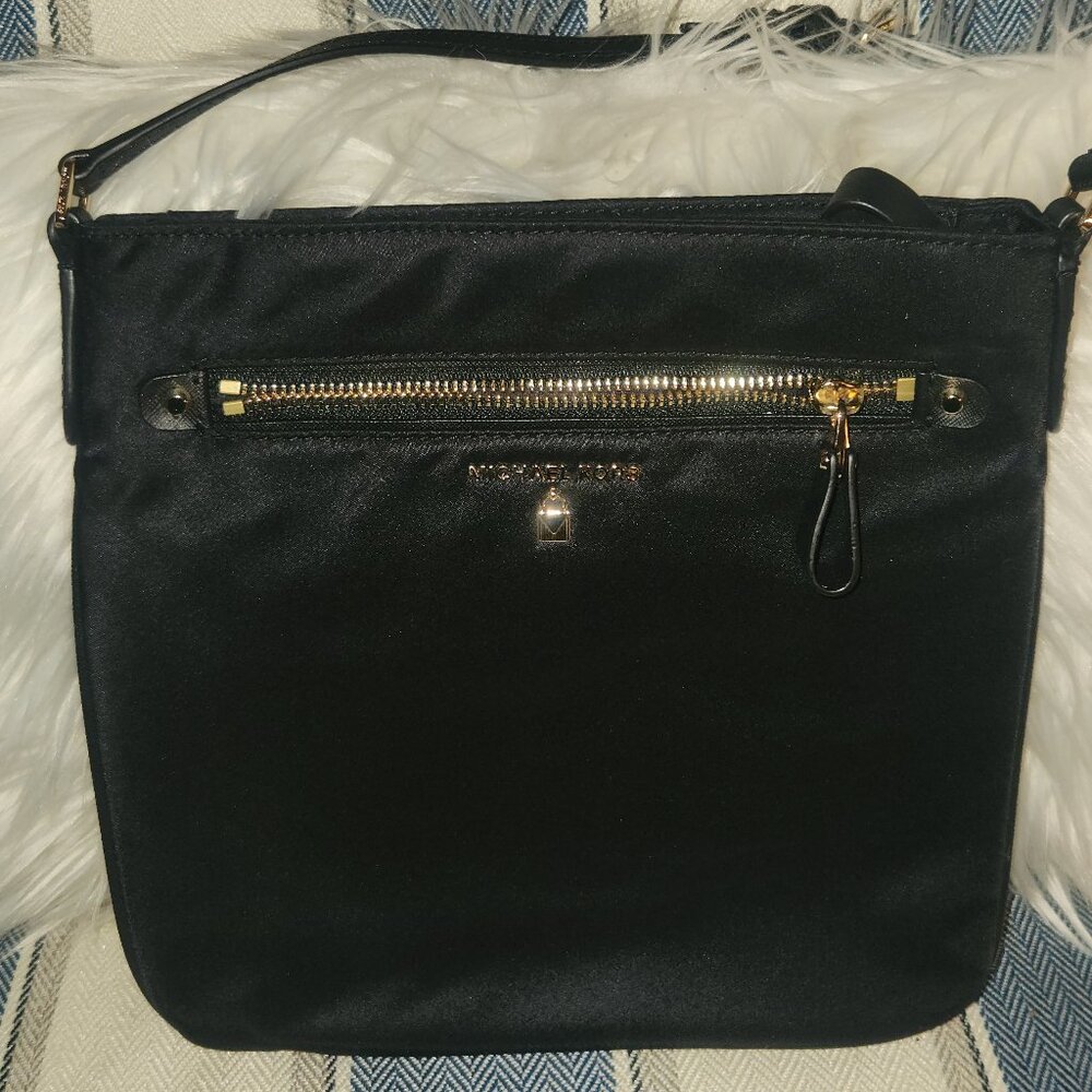 Micheal Kors purse